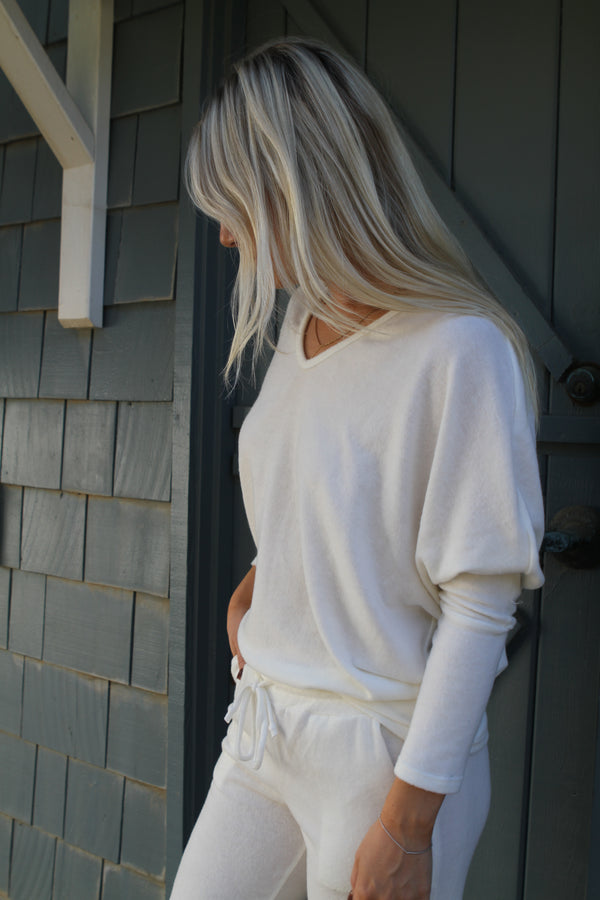 MG V-Neck Sweater Top off white